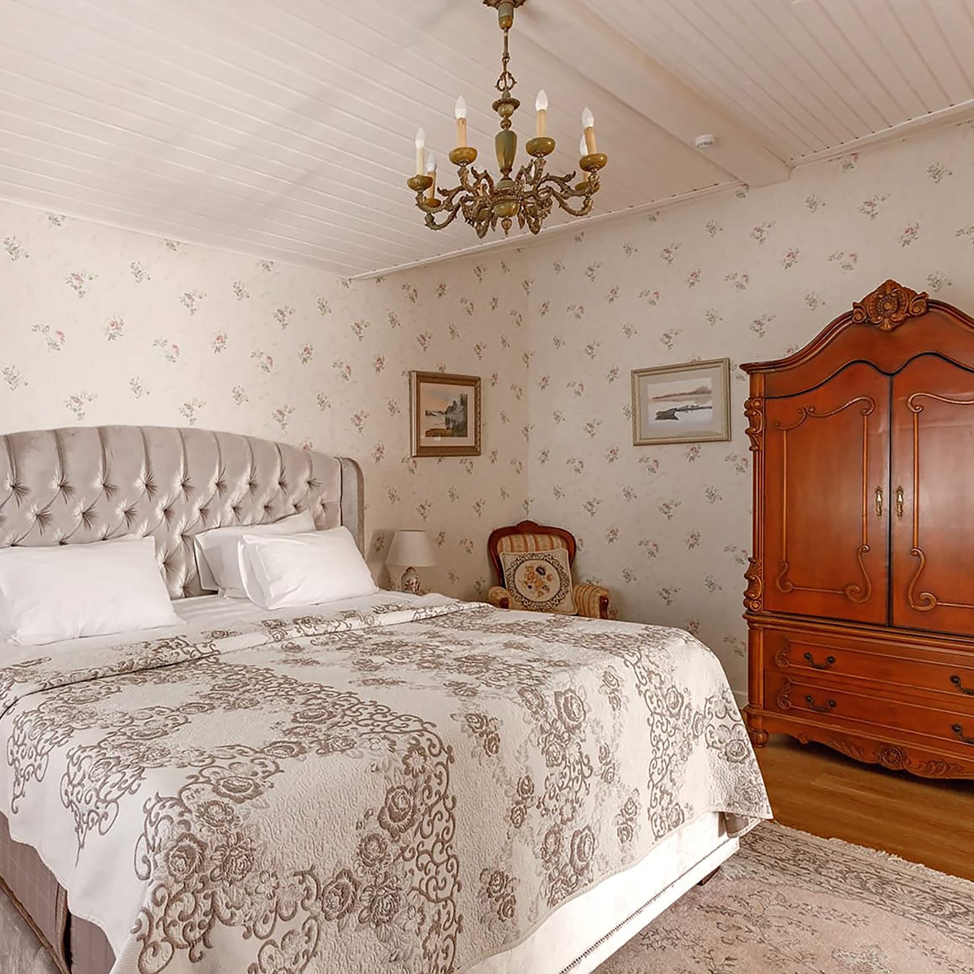 - 20% на все категории номеров в бутик-отеле Суздаля