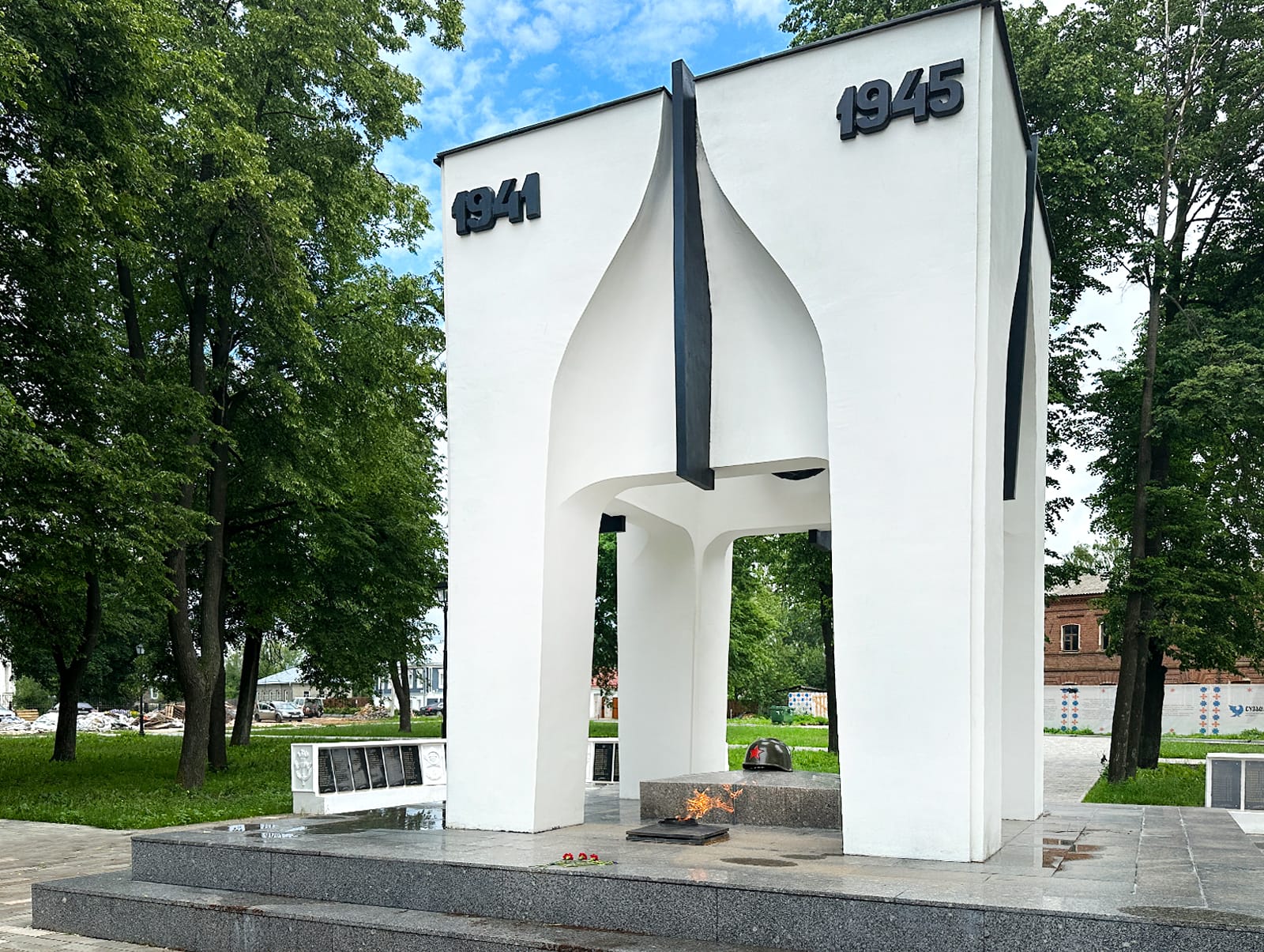 Вечный огонь в Суздале