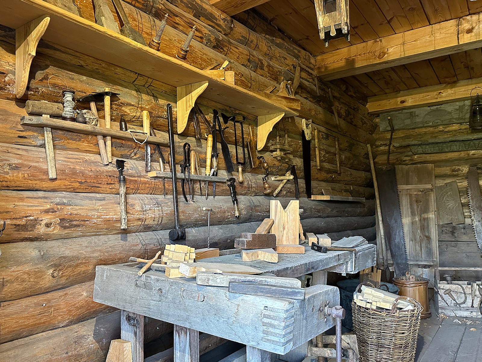 Экспозиция &laquo;Замки и ключи конца XIX &ndash; начала XX века. Мастерская плотника&raquo;