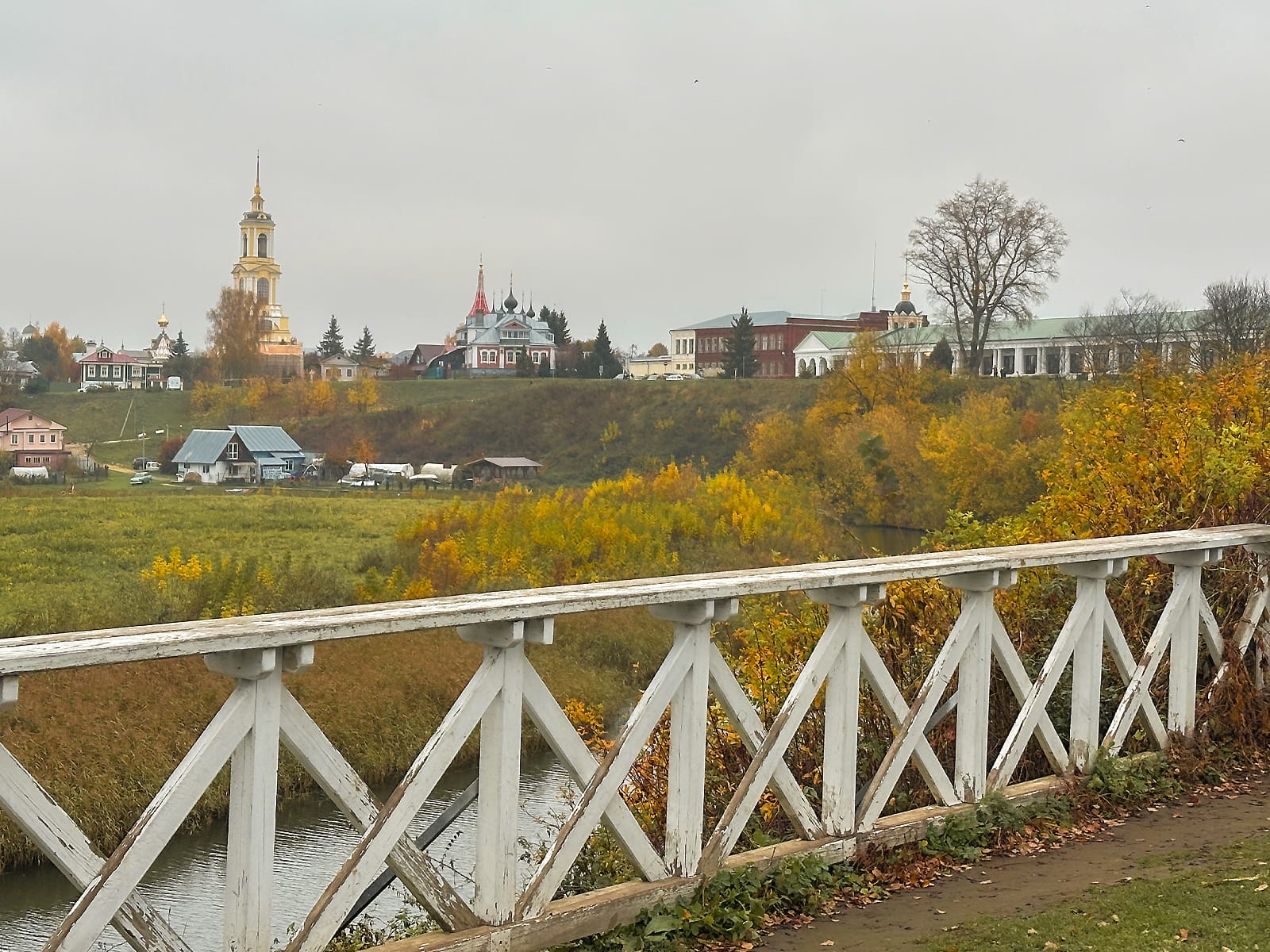 Осенний Суздаль в туманной дымке