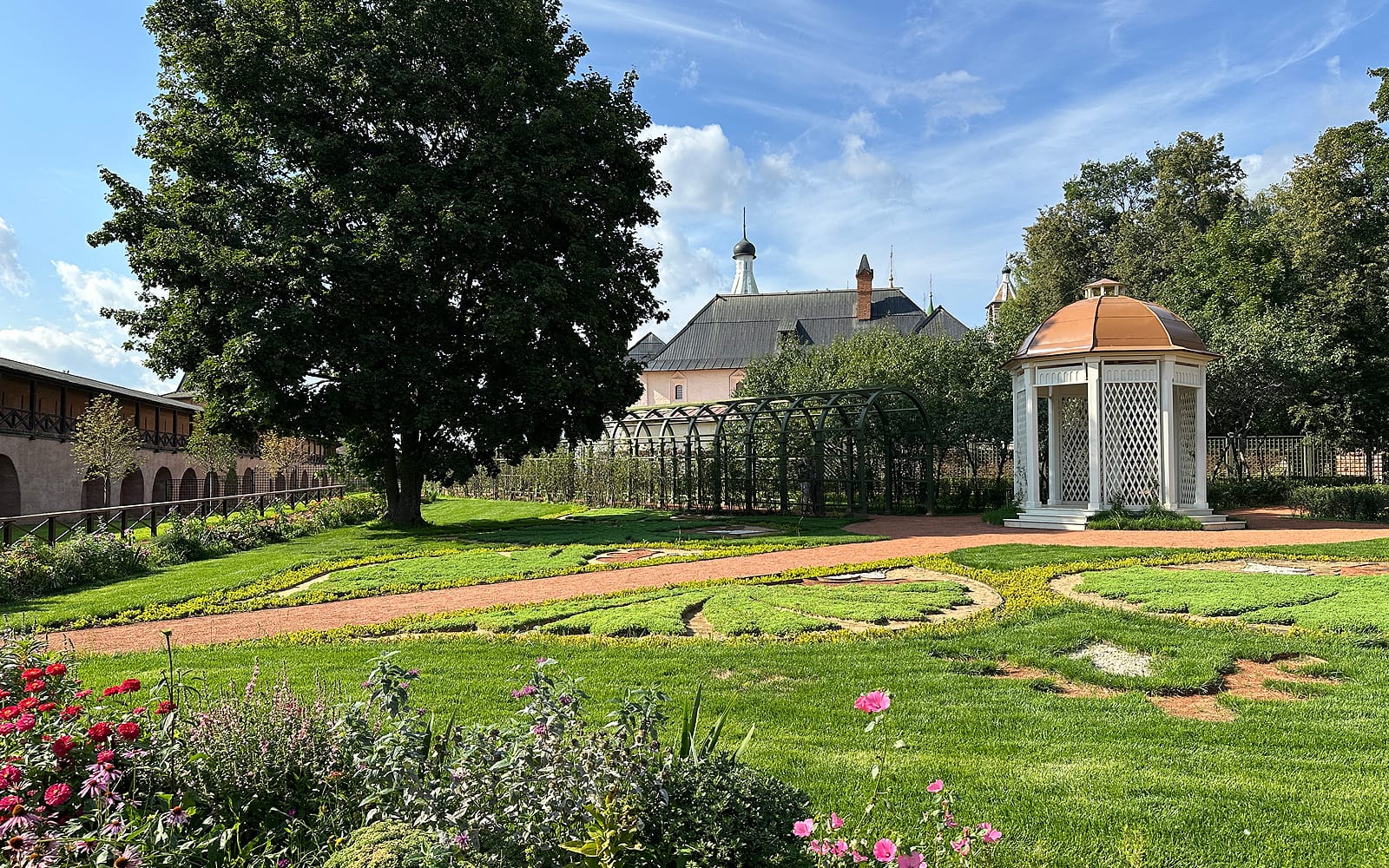 Сады Спасо-Евфимиева монастыря в Суздале