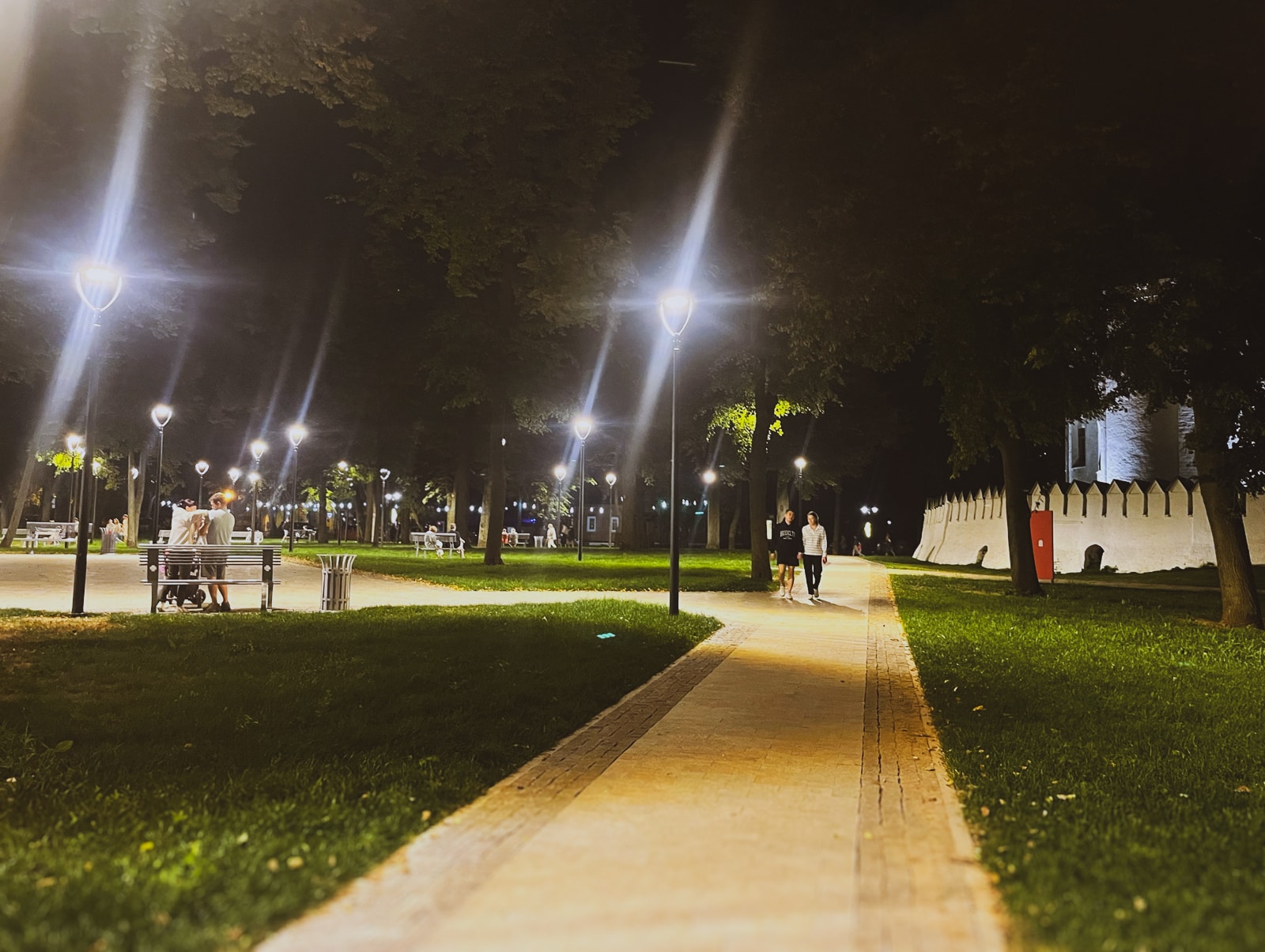 Городской сад на Кремлевской улице обновлён к юбилею