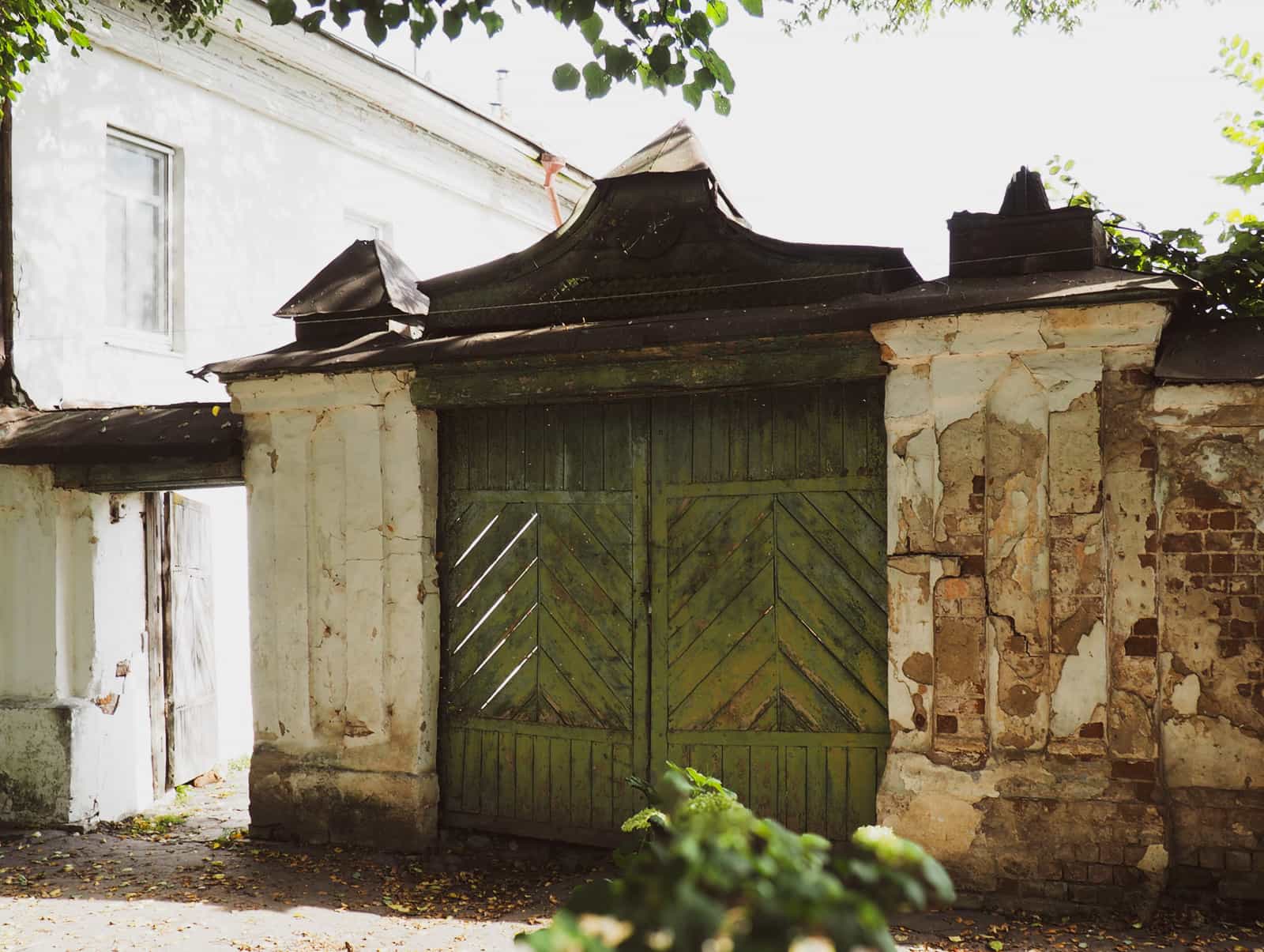 Реставрационные работы по памятнику культурного наследия &laquo;Ворота дома&raquo;