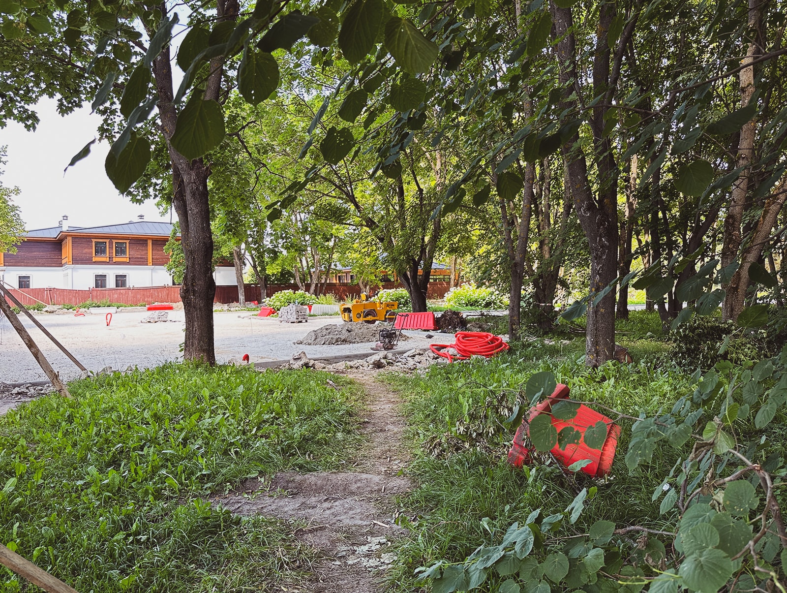 Ведутся работы по реконструкции городского сада г. Суздаль