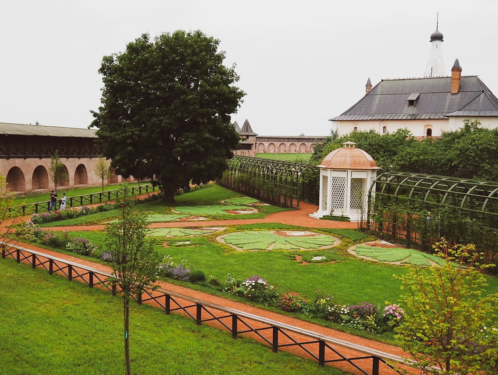 Министр культуры Российской Федерации Ольга Борисовна посетила новые сады Спасо-Евфимиева монастыря