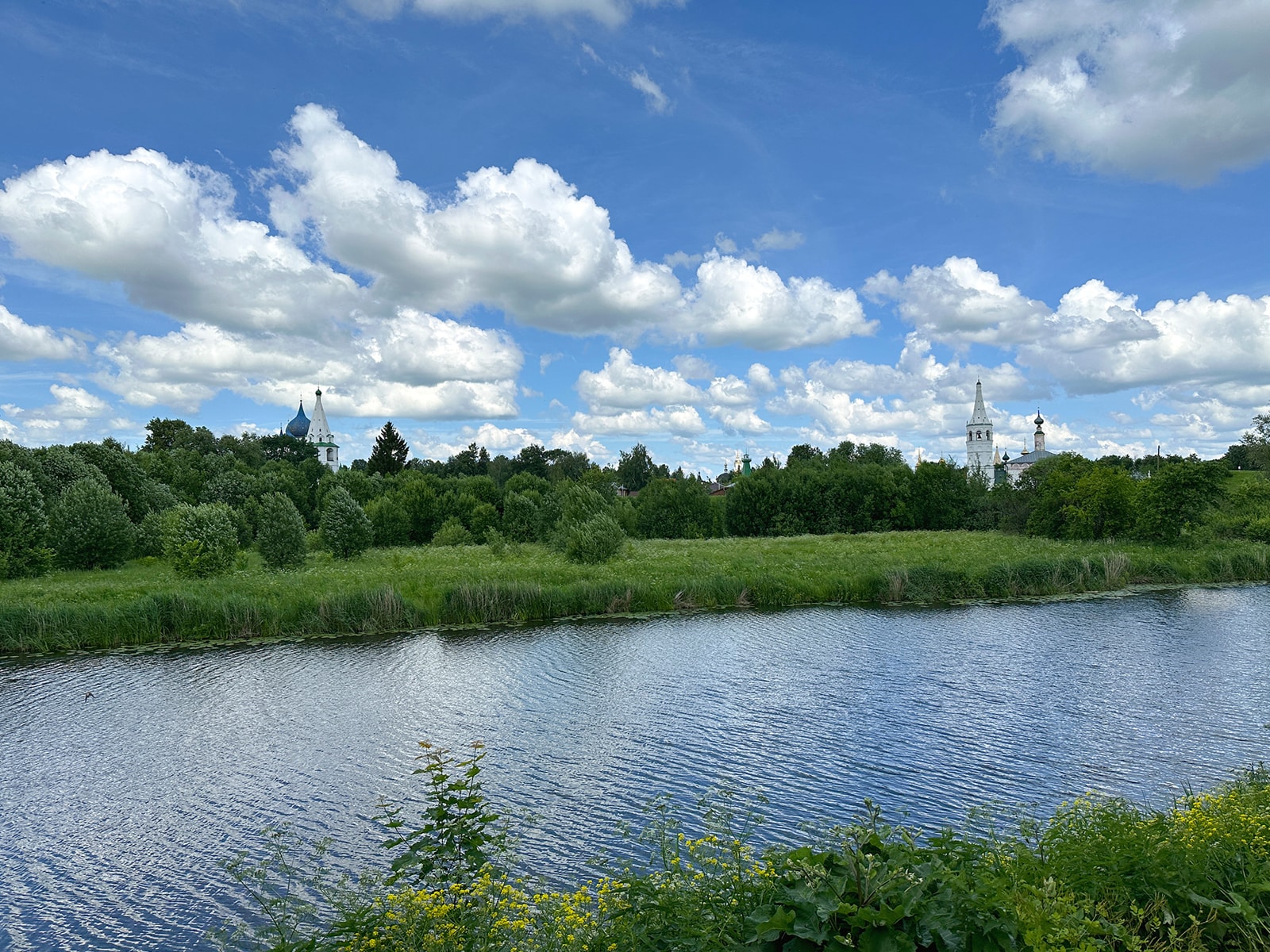 Река Каменка в Суздале вид с берега от Пушкарской слободы