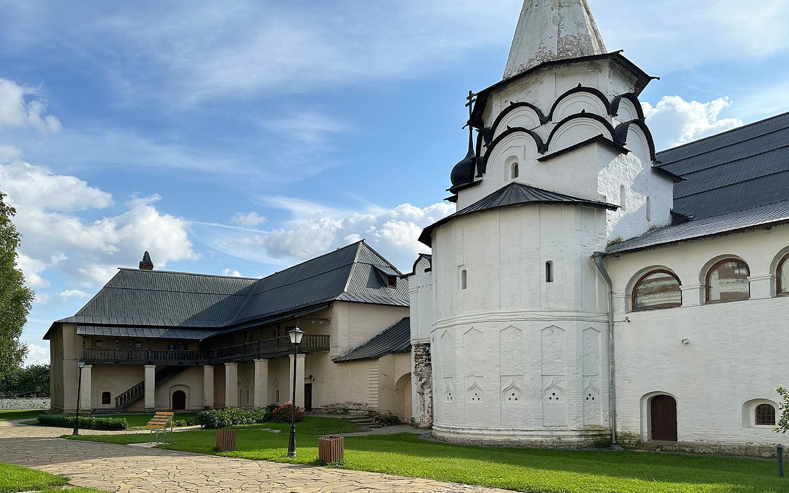 Успенская Трапезная церковь в Суздале
