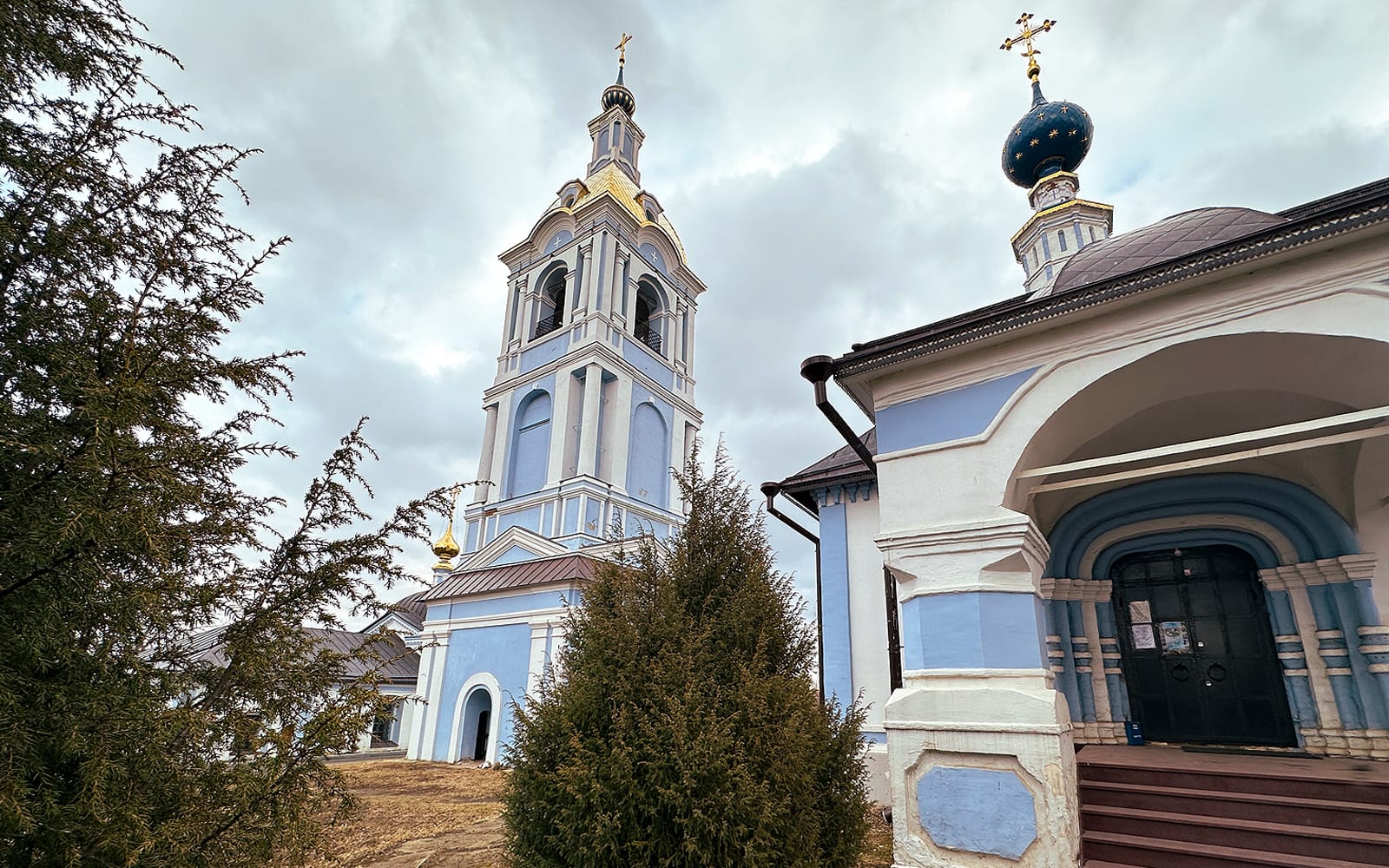 Храмовый комплекс Знаменской и Ризположенской церкви