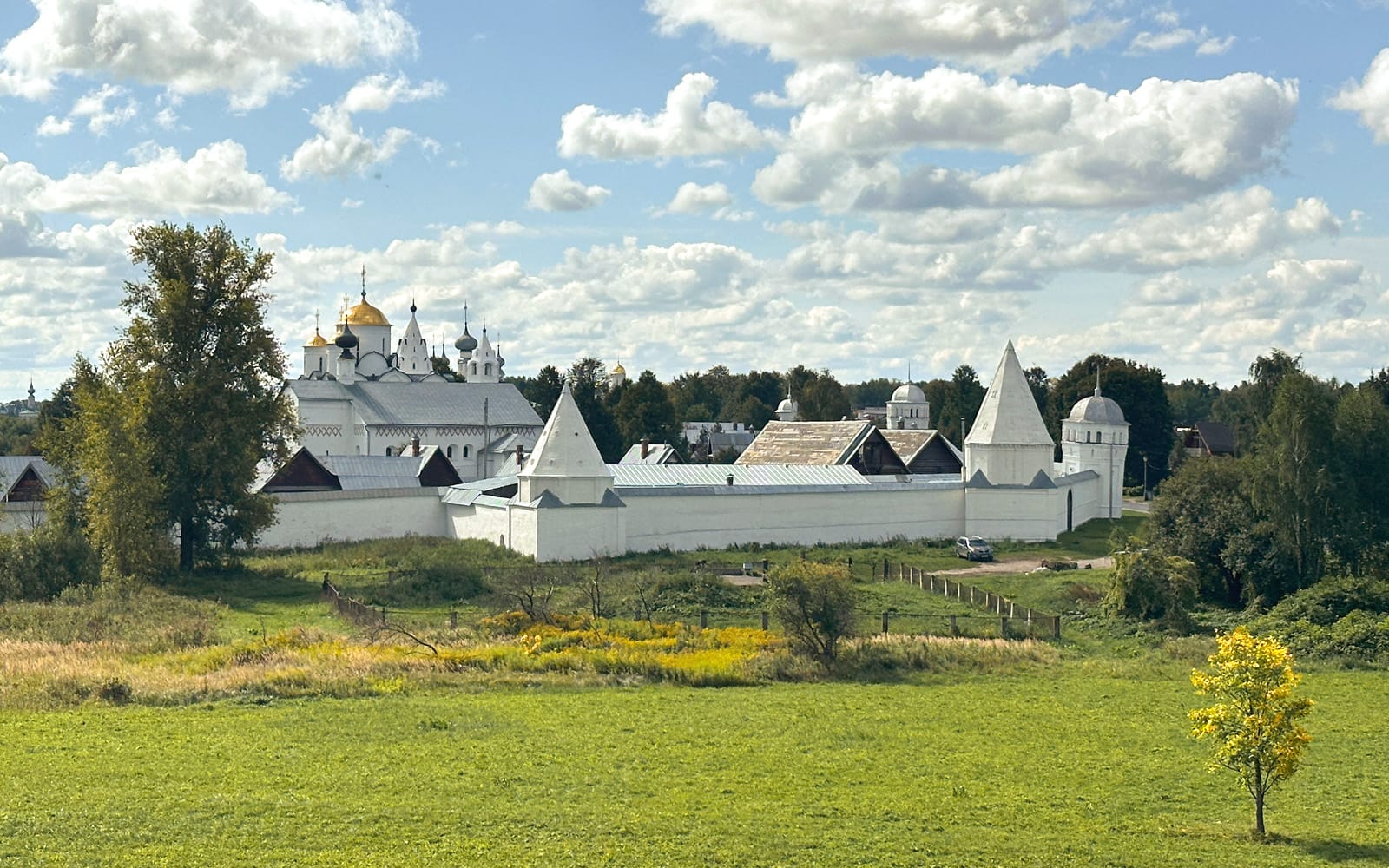 История Суздаля в камне