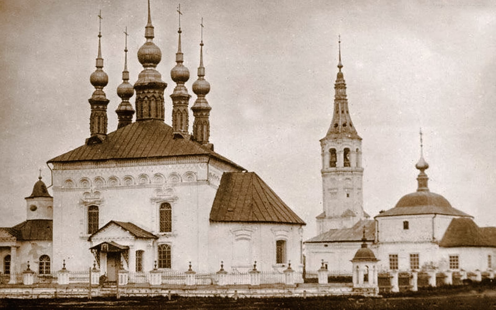  Историческое фото Цареконстантиновской и Скорбященской церквей в Суздале